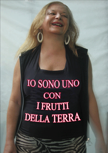 Uno con i frutti della Terra
